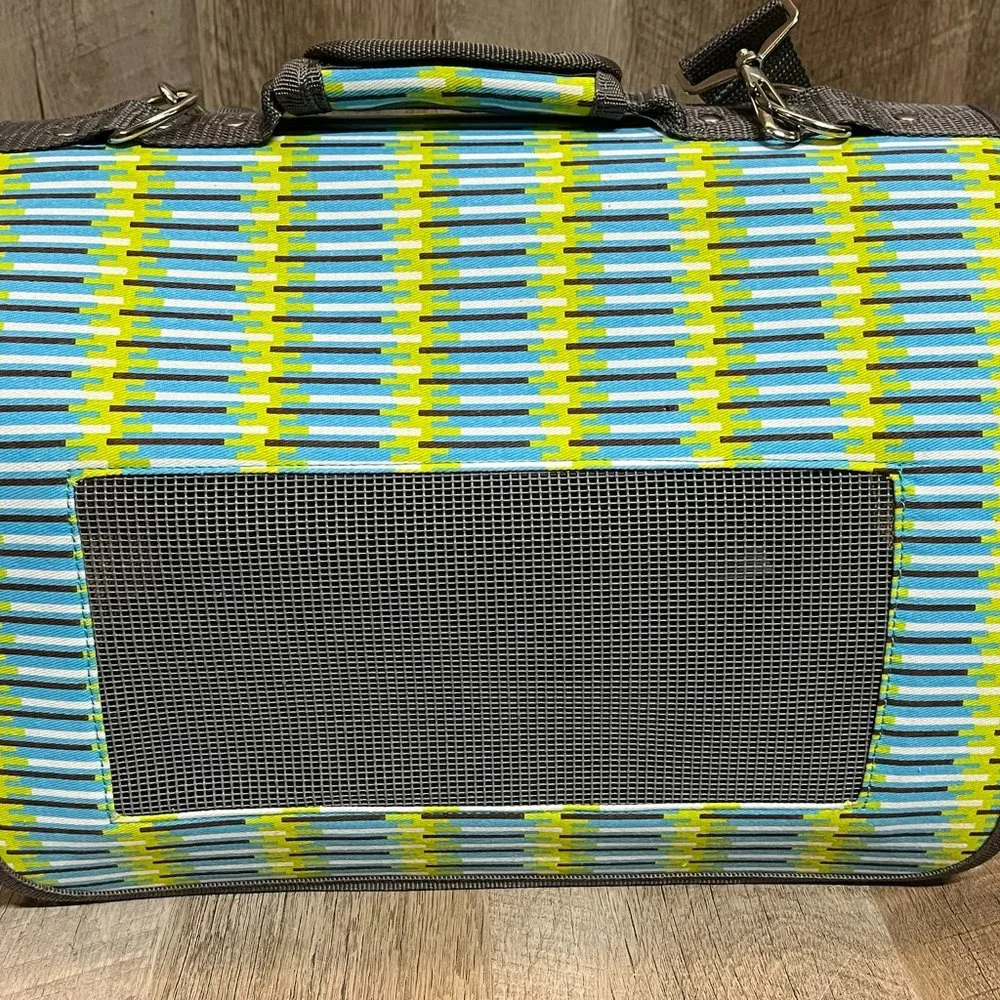 Pet carrier, Soft Sided Pet Travel Carrier, Small Size.